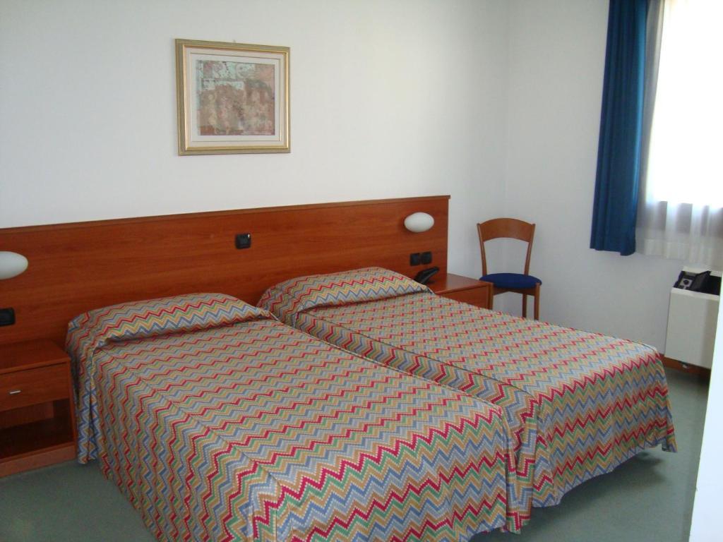 Hotel Naonis Cordenons Habitación foto