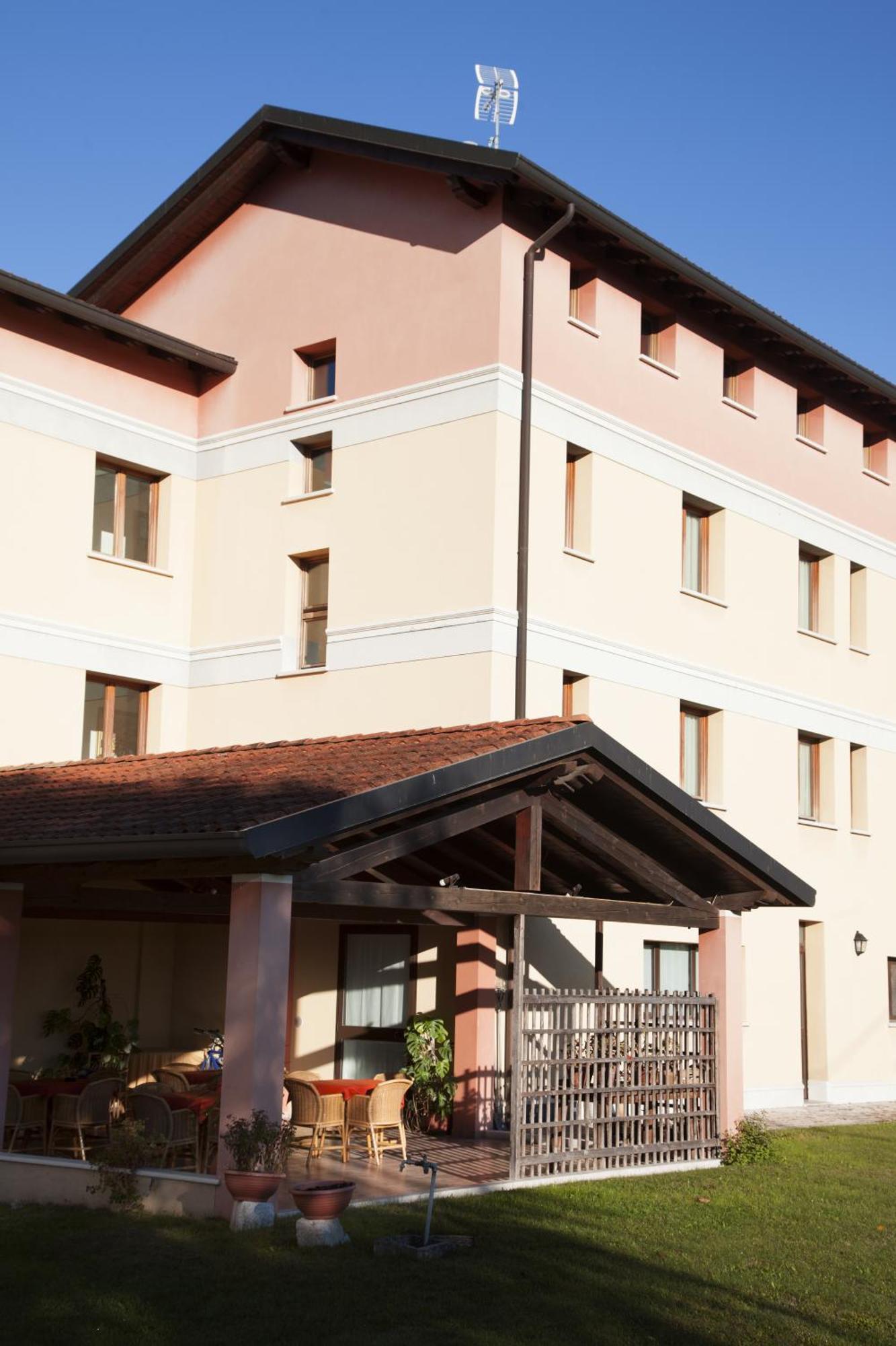 Hotel Naonis Cordenons Exterior foto